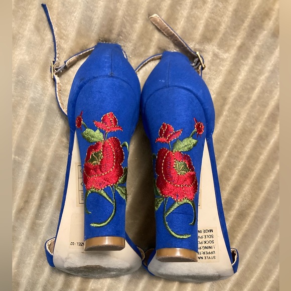 FRH Hazel Faux Suede Block Heels Floral Embroidered Open Toe Ankle Strap Sz 8.5 - Picture 8 of 16